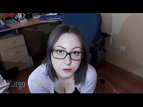 ❤️ Ọmọbinrin ti o ni gbese pẹlu awọn gilaasi buruja Dildo jinna lori Kamẹra ️❌ Ohun onihoho didara